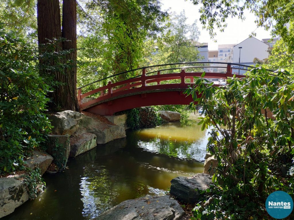 pont sur l'ile de versaille